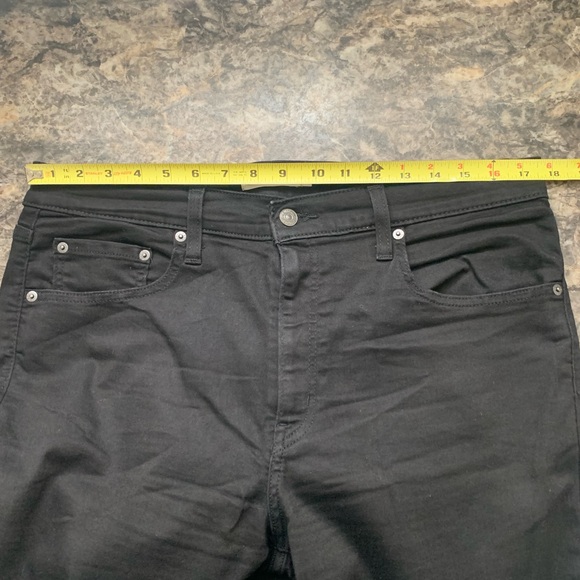 Levi’s Women’s 724 Straight-Leg Jeans - Picture 9 of 9